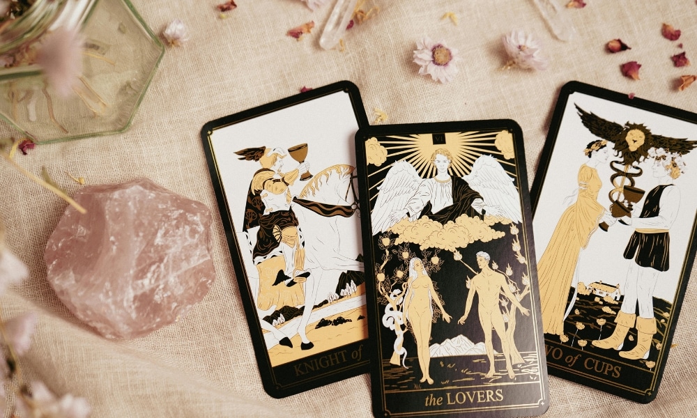 เช็คดวง ความรัก เมษายน ราศีไหนมีเกณฑ์พบรักใหม่ เมษายน 2569 ว่าจะมีอะไรเปลี่ยนแปลงบ้าง ไม่ว่าจะเป็นโอกาสเจอคนใหม่ หรือเรื่องราวเก่า ๆ ที่อาจหวนกลับมา